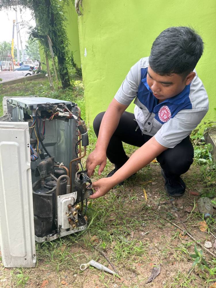 Don Bosco Sihanoukville Electriciy students 2023 (1)
