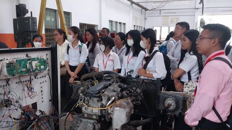 Sihanoukville high school students visit the school (2)